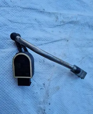 Headlight/headlamp level sensor