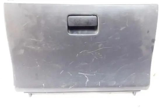 Nissan Primera Glove box