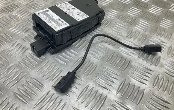 Volkswagen Jetta VI Head unit multimedia control 5N0035729 5C8971846 5N0035558