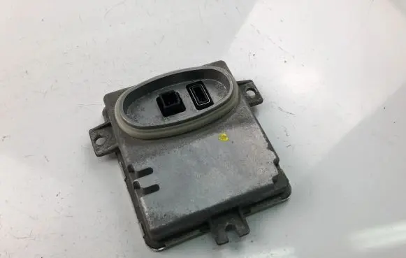 Volvo V70 Xenon control unit/module 6261110499