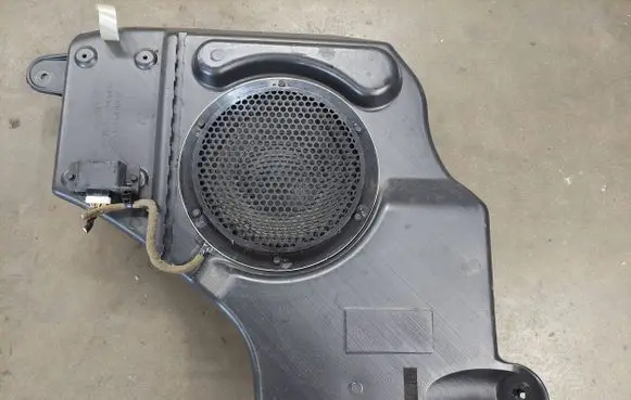 Jeep Compass Subwoofer speaker 05064979AA 26777