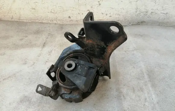 Toyota Corolla Verso AR10 Engine mount bracket 123720R010