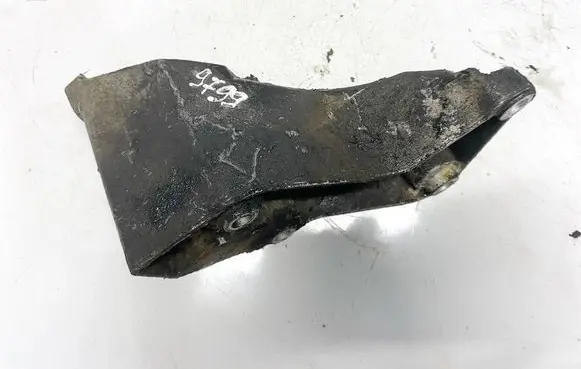 Audi A4 S4 B5 8D Engine mounting bracket 8d0199307p