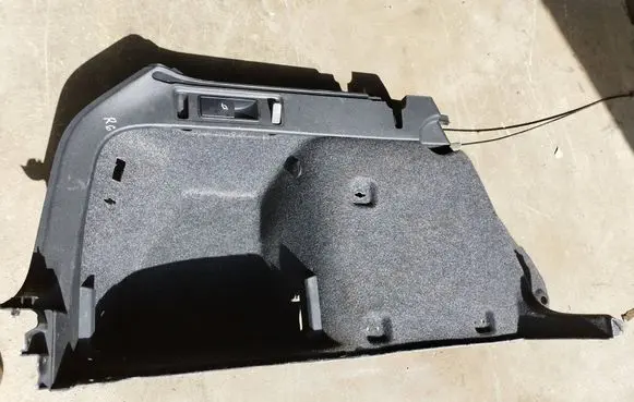 Skoda Octavia Mk3 (5E) Trunk/boot side trim panel 5E9867427BF 17042015 T15B19