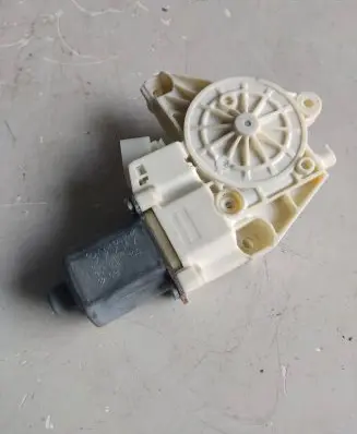 Mercedes-Benz C AMG W204 Rear door window regulator motor A2048200642 961108100
