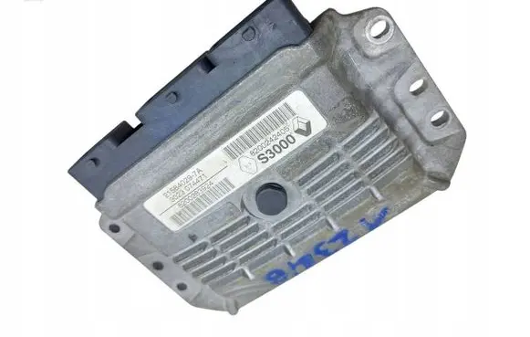 Renault Megane II Engine control unit/module 9013730038