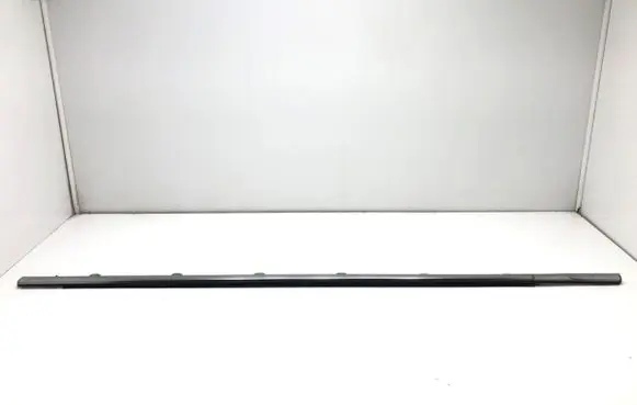 Honda CR-V Front door windshield rail 