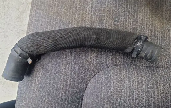Chevrolet Corvette C8 Air intake hose/pipe 