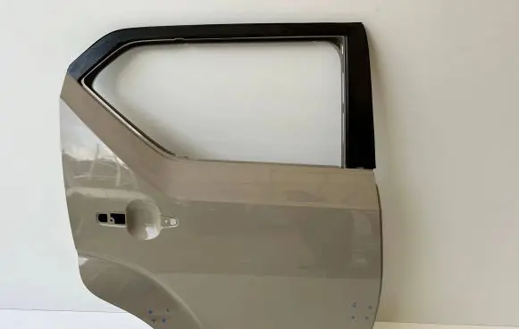 Suzuki Ignis Rear door