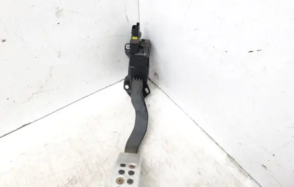 Peugeot 307 CC Accelerator throttle pedal 9681530580 26022008 6PV00908304