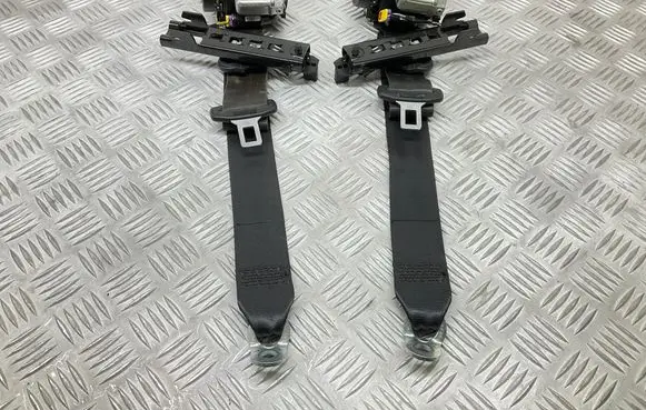 Skoda Yeti (5L) Front seatbelt 5L2857702A 5L2857701C