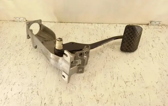 Audi A6 S6 C4 4A Brake pedal 4A1723115B