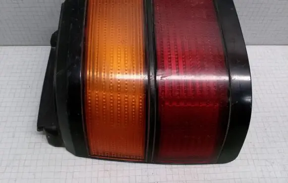 Volkswagen PASSAT B3 Rear/tail lights 333945111