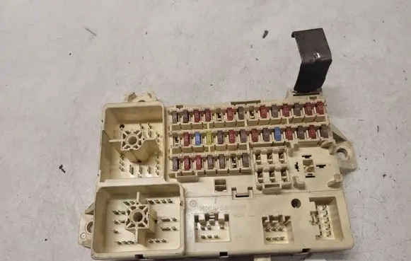 Jaguar S-Type Fuse module 6R8T14A067AA