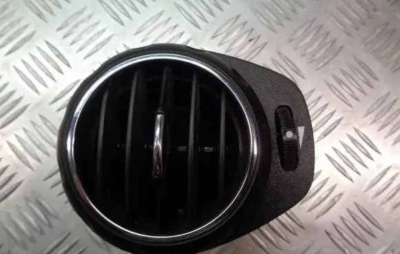 Alfa Romeo 147 Dashboard side air vent grill/cover trim