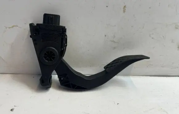Porsche Macan (95B) Accelerator throttle pedal 8K1723523A