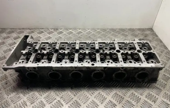 BMW 3 F30 F35 F31 Engine head 8507561 7781116