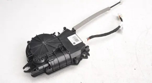 BMW 2 F46 Tailgate exterior lock 7348855
