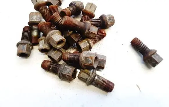 Volkswagen PASSAT B6 Nuts/bolts 