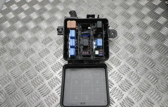 Nissan Leaf I (ZE0) Fuse box set 243843NA0A