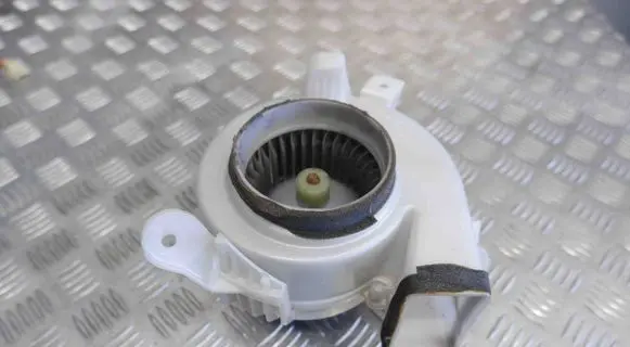 Toyota Prius (XW20) Hybrid/electric vehicle battery fan 8713047070