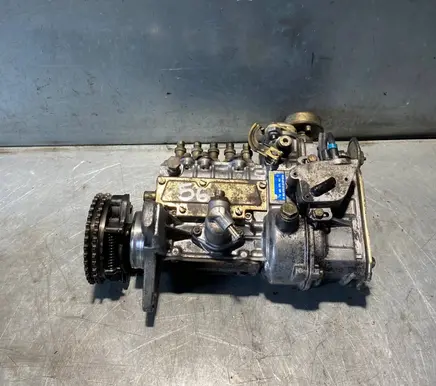 Mercedes-Benz E W124 Fuel injection high pressure pump 6020705301 0400075941 06992848