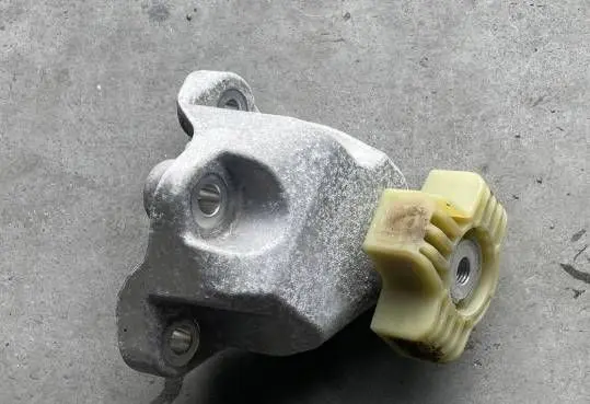 Polestar 2 Engine mounting bracket 31686308