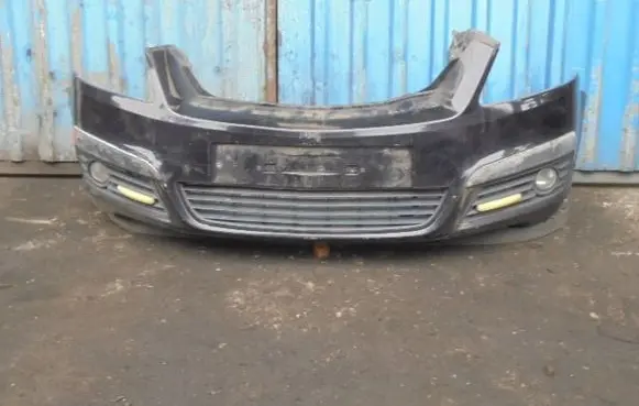 Opel Zafira B Front bumper 13124959