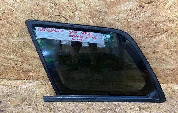 Jeep Grand Cherokee (WK) Rear side window S2505Z070-M