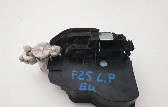 BMW X3 F25 Front door lock 7318419 1120085