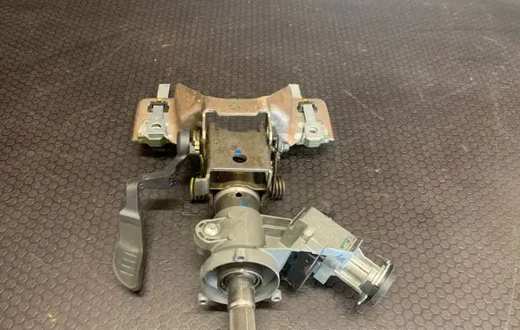 Opel Corsa D Steering wheel axle 251090630 56155E