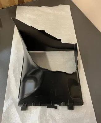Porsche Macan (95B) Intercooler air channel guide 95B117335D