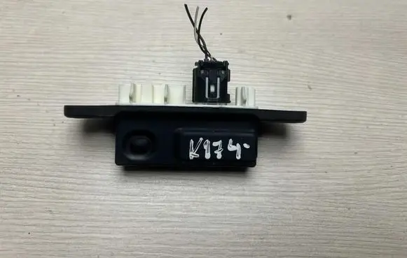 Toyota C-HR I Tailgate opening switch 