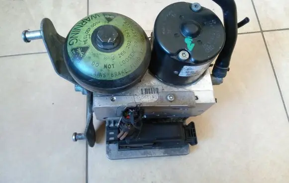 Mercedes-Benz E W211 ABS Pump 0054317212 0265960025 NE56682