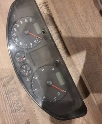 Volkswagen Transporter - Caravelle T5 Speedometer (instrument cluster) 88311346