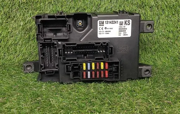 Opel Corsa D Power management control unit 13142241