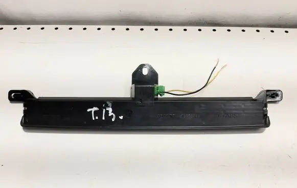 Third/center stoplight