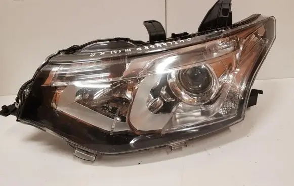 Mitsubishi Outlander Headlight/headlamp 8301C205