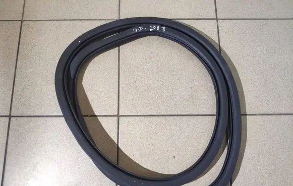 Peugeot 208 II Rear door rubber seal (on body) 