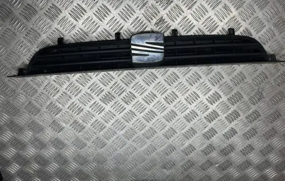 Seat Arosa Front bumper upper radiator grill 6H0853653C 063109