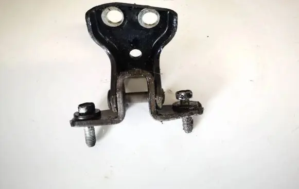 Mitsubishi Lancer Rear door lower hinge