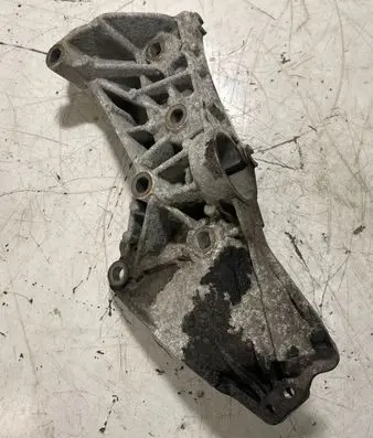 Nissan Qashqai+2 Generator/alternator bracket 