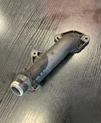 Engine coolant pipe/hose