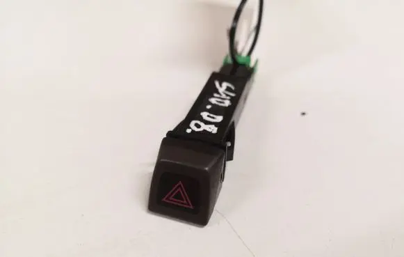 Volvo S40 Hazard light switch 30739296 07W195