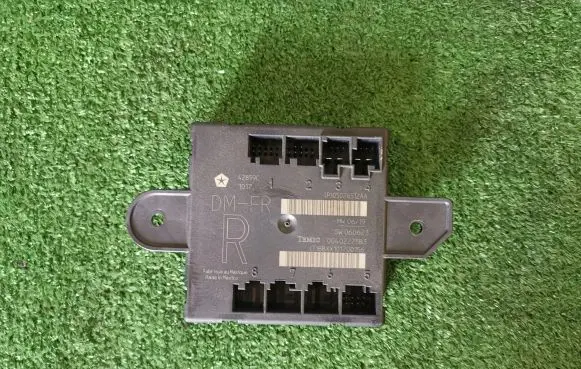 Dodge Nitro Door control unit/module 05026512AA