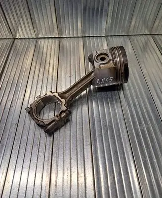 Nissan X-Trail T30 Piston with connecting rod