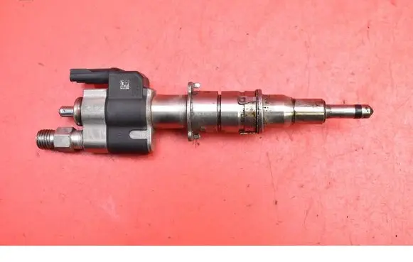 BMW 7 F01 F02 F03 F04 Fuel injector 7585261