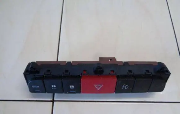 Mercedes-Benz C W204 Central console control unit 735533190