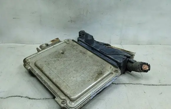 Opel Astra G Engine control unit/module 0281011943 55556829