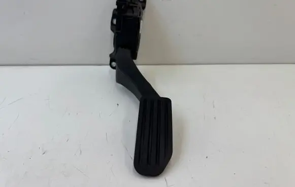 Volvo S60 Accelerator throttle pedal 6G929F836DD